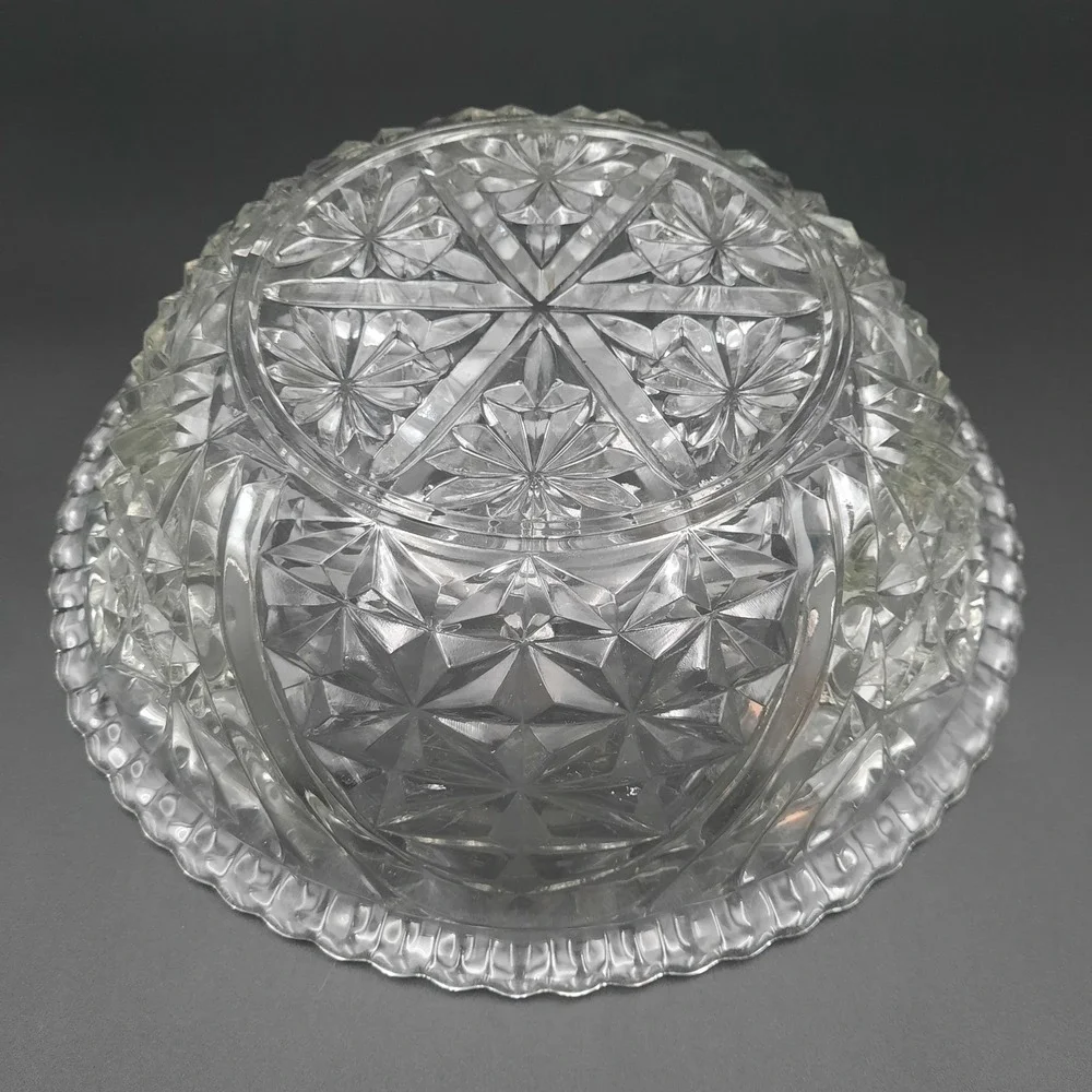 Vintage Pressed Glass Fruit Bowl with Starburst &‎ Diamond Pattern